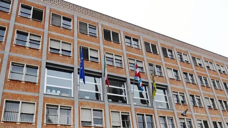 Ai domiciliari il geometra del Comune di Torino. Nel suo giro di corruzione 40 indagati