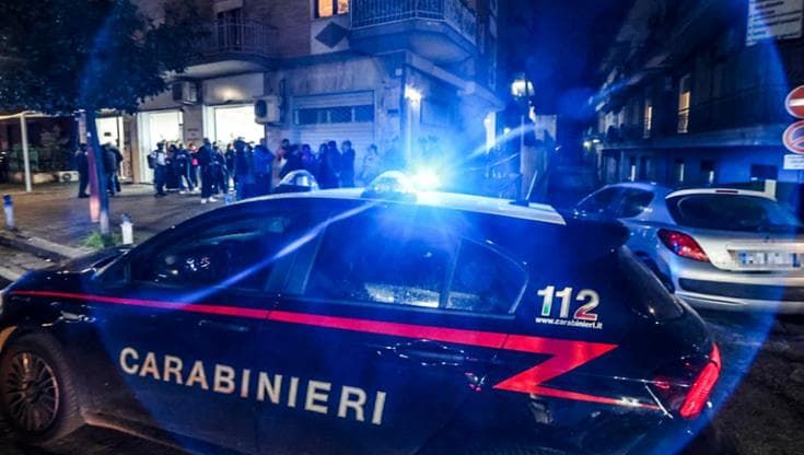 Giovane ferito al volto con un colpo di pistola, arrestata guardia giurata: “C’era stata una lite”