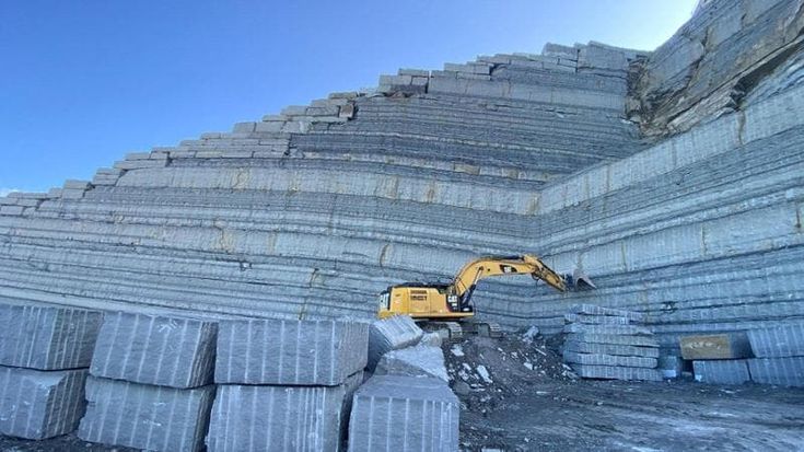 I marciapiedi della tramvia costruiti con le stesse pietre amate e usate da Steve Jobs
