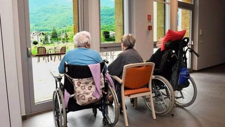 Ospiti legati al letto nelle Rsa, i gestori in Regione  "Nessun abuso nel 2018 e nel 2019"