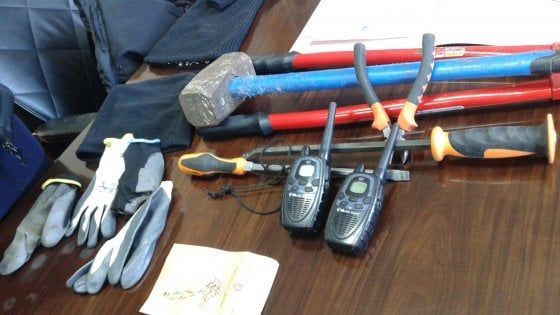 Bari, un condominio di ladri, in 6 presi a Lecce per i furti in villa: abitano nello stesso palazzo