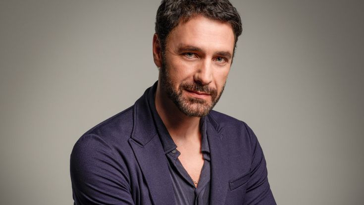 Raoul Bova: "La mia serie tv sul coraggio dei volontari"