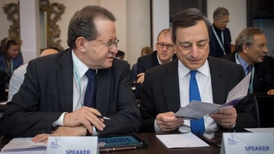 Bce: "La crescita aumenta, ma restano i rischi legati a politica e Grecia"