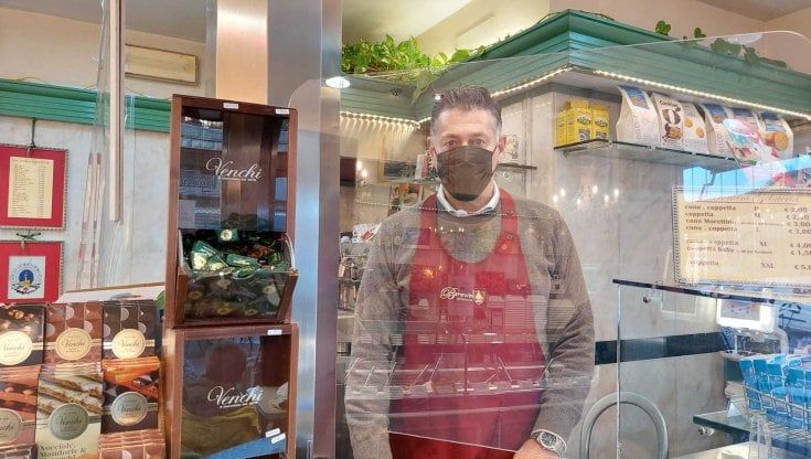 Firenze, gelateria non chiede il green pass: "Ci hanno multati, ma continueremo"