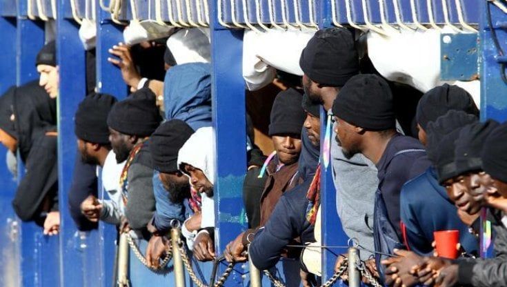 Blitz della Lega, stretta sui migranti: così rispunta il primo decreto Salvini