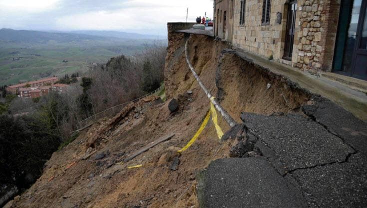 Il pericolo frane in Toscana, 108 mila zone a rischio elevato. “Sorvegliate” Pienza e Volterra