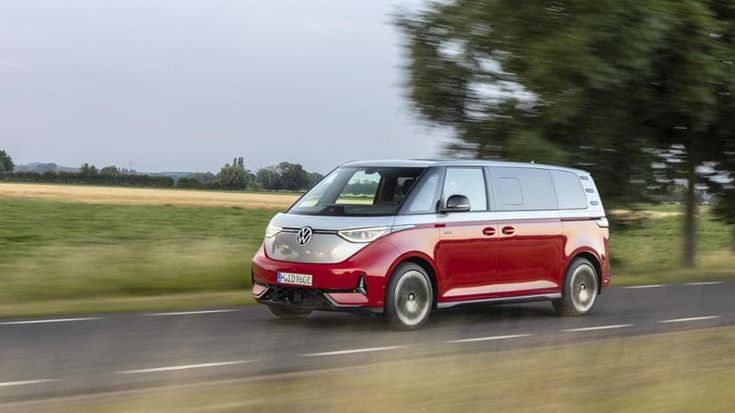 ID.Buzz, la rivoluzione va di corsa: arriva GTX, il van elettrico da 340 Cv