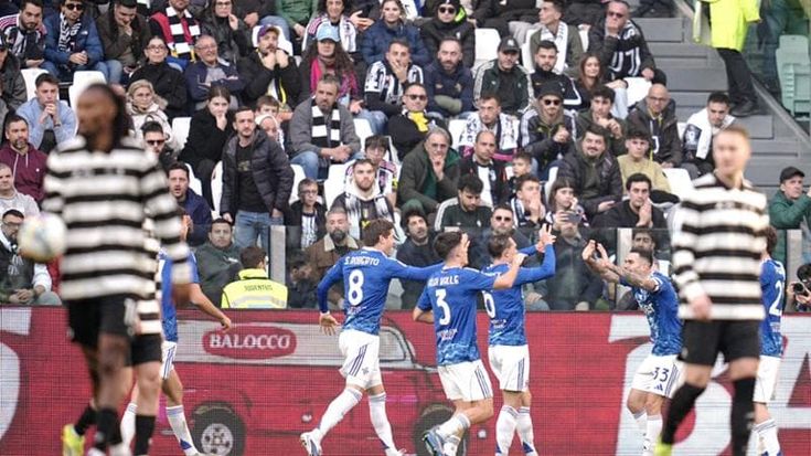Juventus, ko e fischi: il Como domina 2-0 allo Stadium