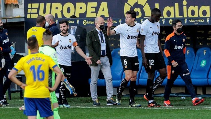 Spagna, presunto insulto razzista a Diakhaby: il Valencia lascia il campo, poi rientra