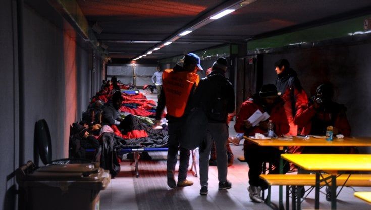 Emergenza senzatetto, a Milano apre il mezzanino della Centrale: "E presto i mini-dormitori"