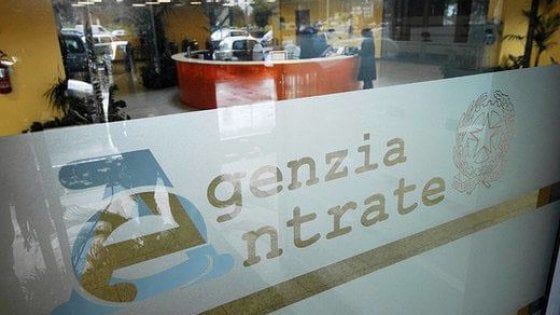 Unioni gay e Fisco surreale: "Valgono le detrazioni? Ce lo deve dire il contribuente"