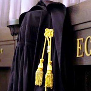 "Allerta terrorismo irrilevante" per il giudice, figli di coppia divorziata con la madre all'estero