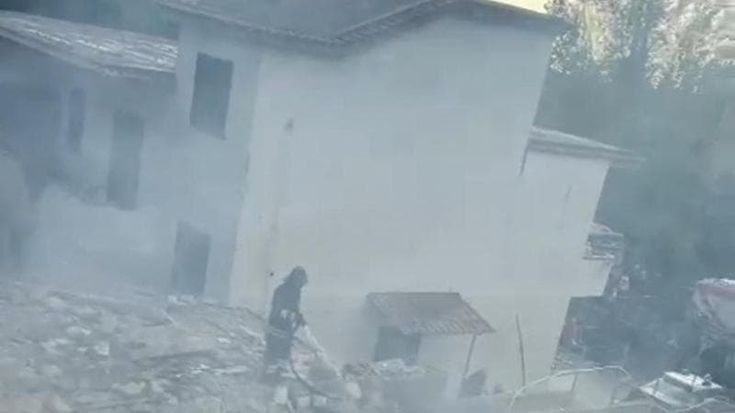 Ercolano, esplode fabbrica abusiva di fuochi d’artificio: morte due gemelle 26enni e un 18enne