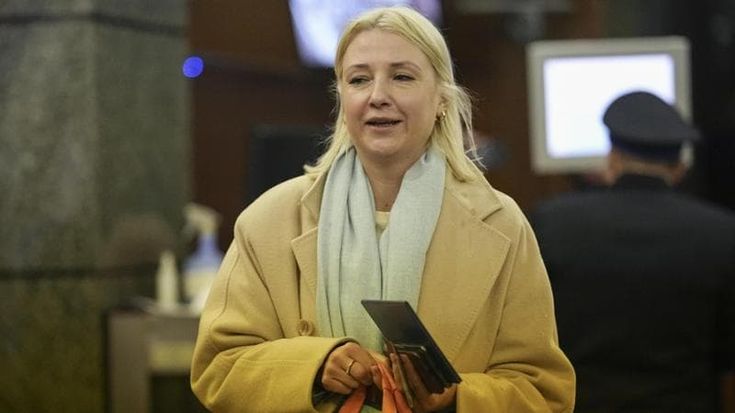 Ekaterina Duntsova, chi è la giornalista pacifista che ha deciso di sfidare Putin alle elezioni