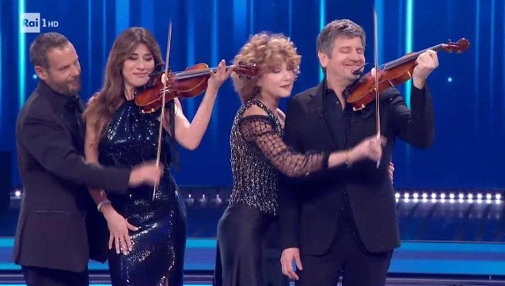 Sanremo: la gag a sorpresa di Virginia Raffaele e De Luigi apprendisti orchestrali