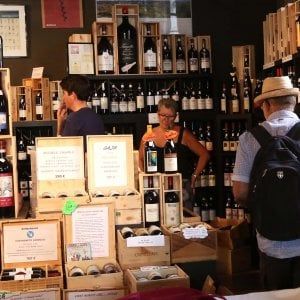 Estate difficile per i negozi italiani: vendite in calo, soffrono i piccoli