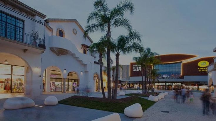 Furti seriali all’outlet di Molfetta, fermate due donne: in poche ore avevano rubato oggetti per oltre mille euro