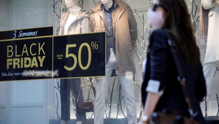 Black Friday, il governo incontra le associazioni: "Non ci sono le condizioni per un rinvio"