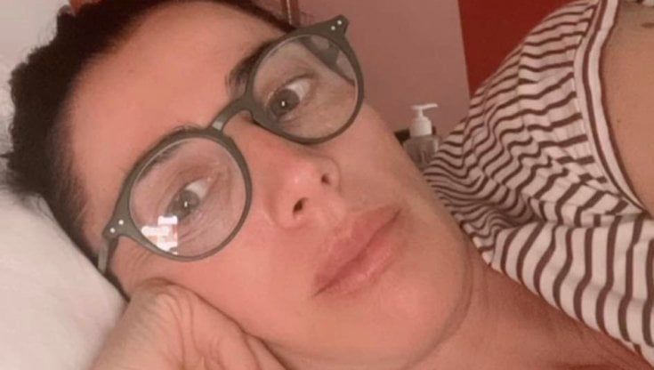 Luisa Ranieri fermata dal Covid a Bari: pausa dalle riprese della fiction di Lolita Lobosco per Rai Uno