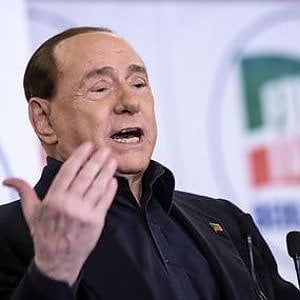 E Berlusconi lancia l'Assemblea costituente. "Ma solo dopo il voto col proporzionale" 