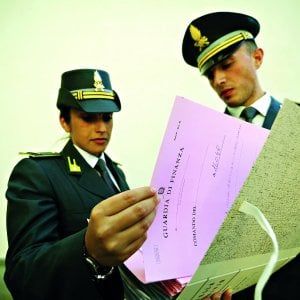 Brindisi, false dichiarazioni dei redditi per ottenere case popolari: 67 denunce