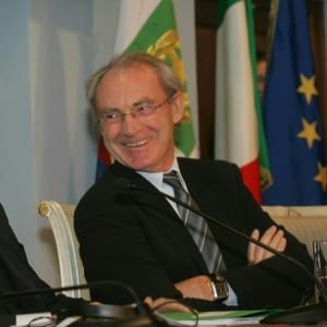 Meny: "Le incertezze di Hollande hanno stufato gli elettori. Ecco perché ha perso"