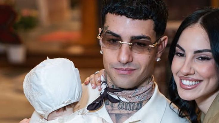 Tony Effe e Giulia De Lellis, il battesimo della figlia Priscilla con la benedizione del Papa
