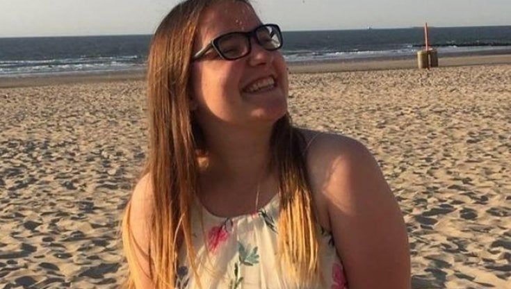 Belgio, Shanti De Corte morta d'eutanasia a 23 anni per depressione: sopravvissuta alla strage di Bruxelles, non si era mai ripresa