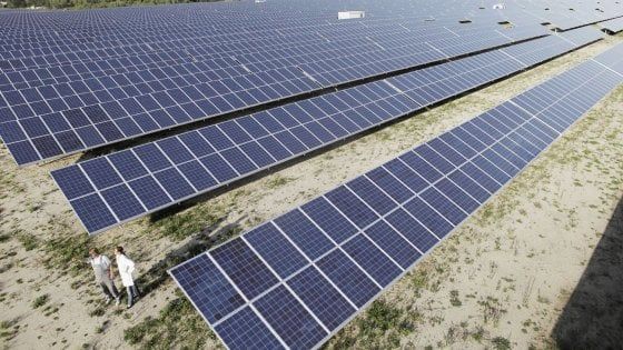 Foggia, presa la banda del fotovoltaico: recuperati mille pannelli solari, gru e furgoni rubati