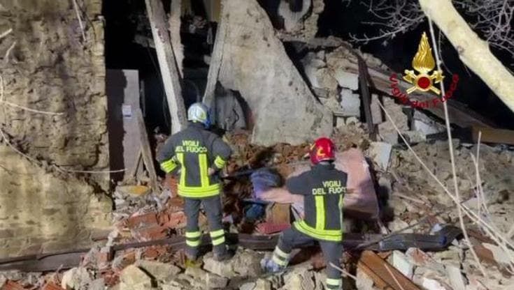 Esplosione in una palazzina in provincia di Arezzo: tre feriti