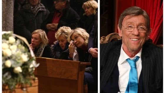 Milano, i funerali di Sandro Mayer: colleghi e tanta gente per l'ultimo saluto