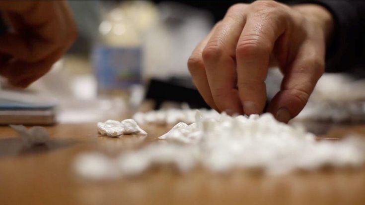 Droga a Roma, blitz con i Falchi della Mobile. "Io a 75 anni custode delle dosi"