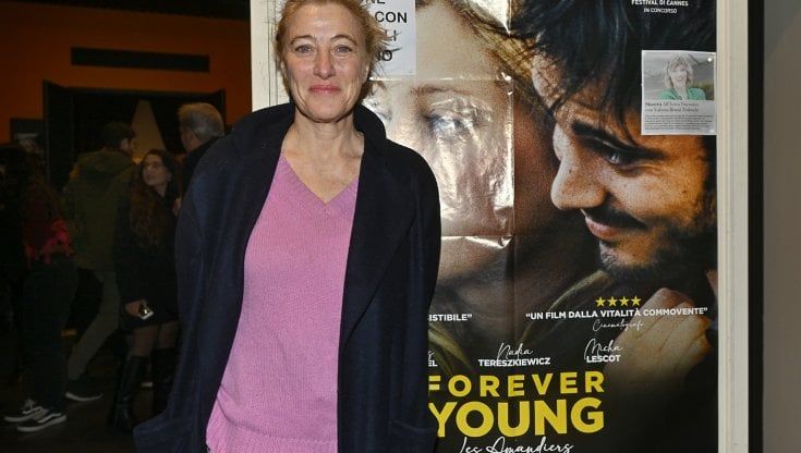 Sala piena all'Astra per Forever young -Les Amandiers di Valeria Bruni Tedeschi