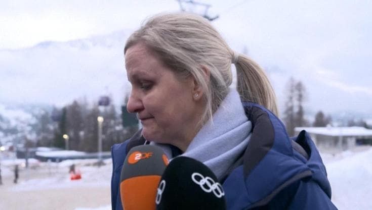 Giochi, le lacrime di Kirsty Coventry per la squalifica dell'atleta ucraino: "Spero capisca"