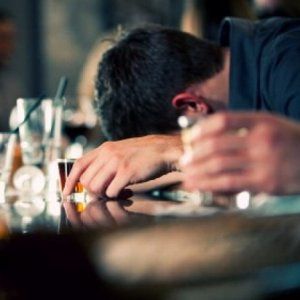 "Dipendenza da alcol o droga in adolescenza diminuiscono la considerazione per gli altri"