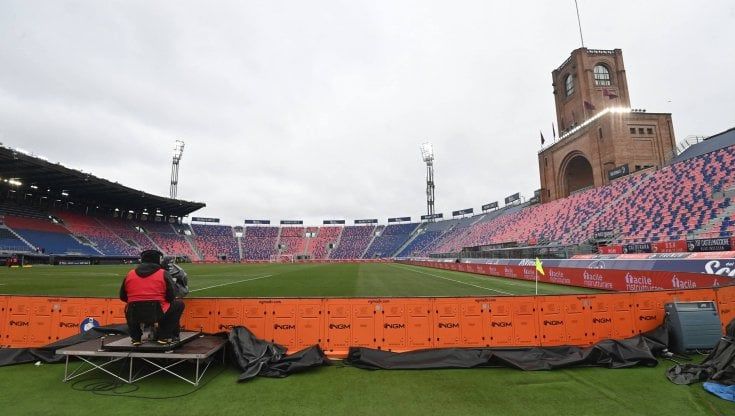 Serie A, il 16 e 23 gennaio stadi aperti per 5mila persone. La Lega vince tre ricorsi al Tar contro le Asl. Rinviata a martedì Cagliari-Bologna