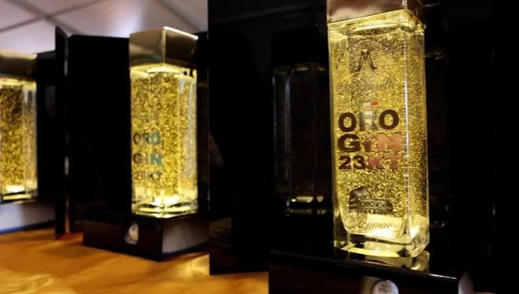 Il gin con l'oro, il vino-budino e altre curiosità viste a Vinitaly 2026