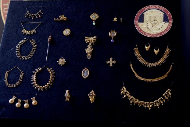 Roma, i gioielli della collezione Castellani recuperati dai carabinieri