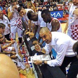 Basket, serie A: Pistoia sola al comando, Caserta si arrende all'overtime. Venezia piega Reggio Emilia 