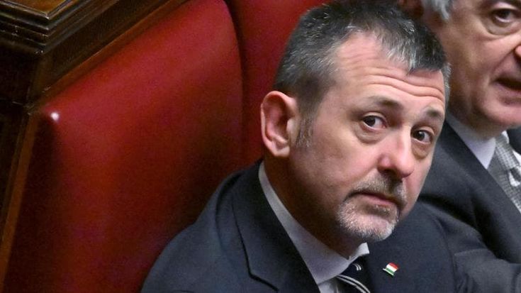 Giustizia e bavaglio, stretta sulle conferenze stampa dei pm. Delmastro: “Avviati controlli su 13 procure”