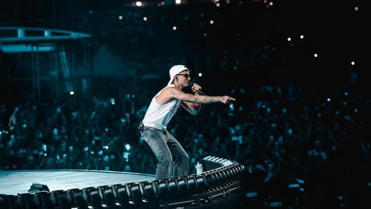 Ultimo dopo il live dei record: “A casa ho scritto la canzone più importante della mia vita”