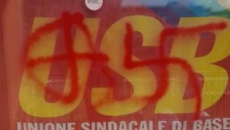 Potenza, sedi del Pd regionale e dell’Usb imbrattate con svastiche e simboli neonazisti
