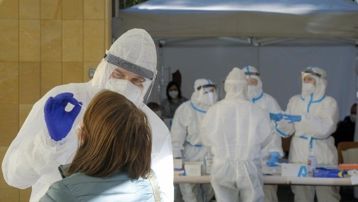 Feste più Omicron, ed è record di contagi: Sicilia verso la zona arancione