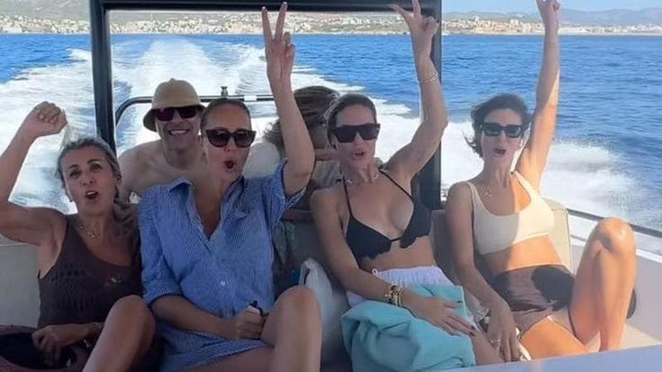 Ilary Blasi, addio al nubilato a Maiorca prima delle nozze con Bastian. E ci sono le pubblicazioni
