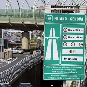 Il car pooling corre lungo la Serravalle tra Genova e Milano 