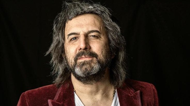 Omar Pedrini: “Sono schiavo del mio cuore. Solo un altro concerto rock, poi mi aspettano vino e olio in Toscana. Farò il sarto di canzoni”