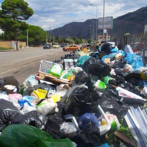 Caro-tariffe, tra rifiuti e trasporti balzo del 9,9% in tre anni 