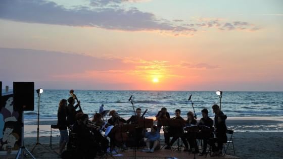 La magia di un concerto all'alba: è "Musiche dal mare"