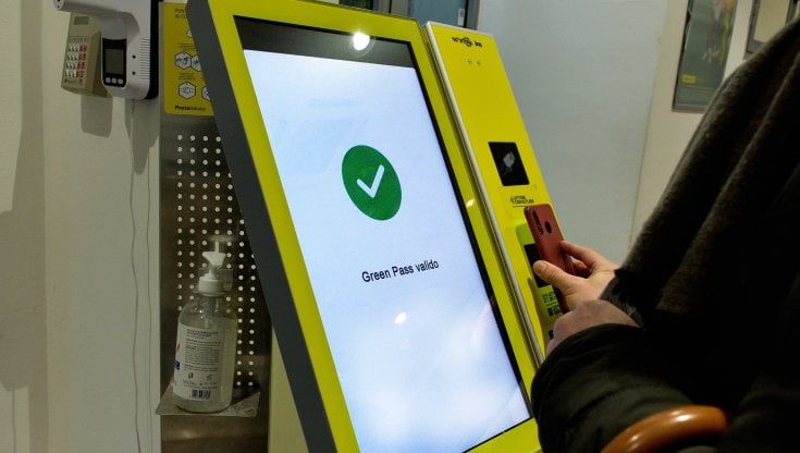 Affondo Lega-Fdi contro il Green Pass. Maggioranza divisa, centrodestra anche