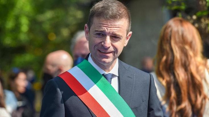 Cena con tangente da 6mila euro, arrestato il sindaco di Sorrento